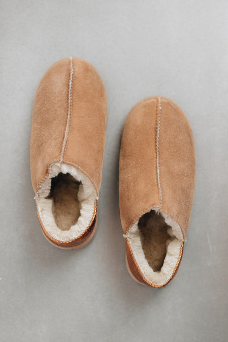 cadi Westmorland Sheepskin Slipper in tan with orange ankle 