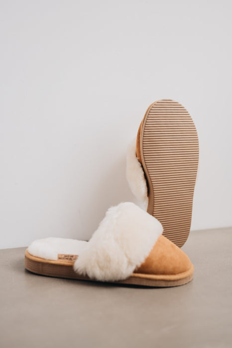 Westmoland Sheepskins Slipper for women. 