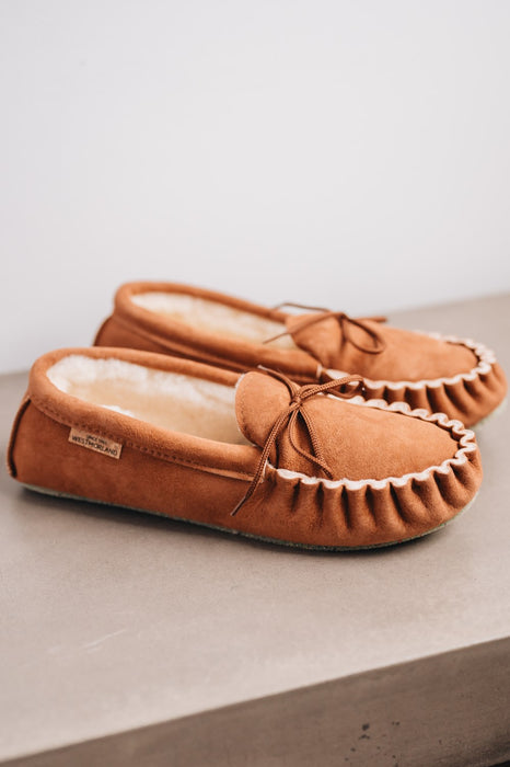 Traditional Moccasin slipper for men made from soft Sheepskin