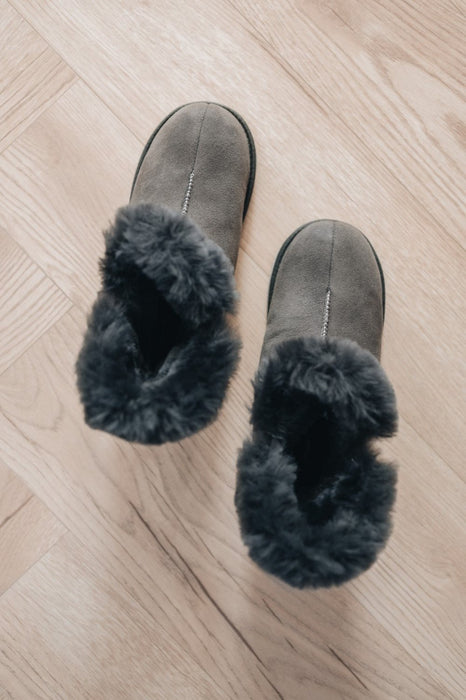 Mens thick Sheepskin Slipper cosy all year.