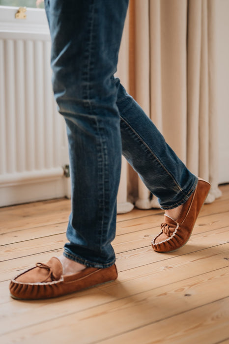 Traditional men's sheepskin moccasin slippers with soft lining for maximum warmth