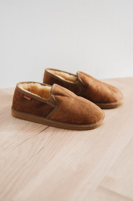 Mens Sheepskin slipper in a traditional styling. Below Ankle with elasticated side for easy access