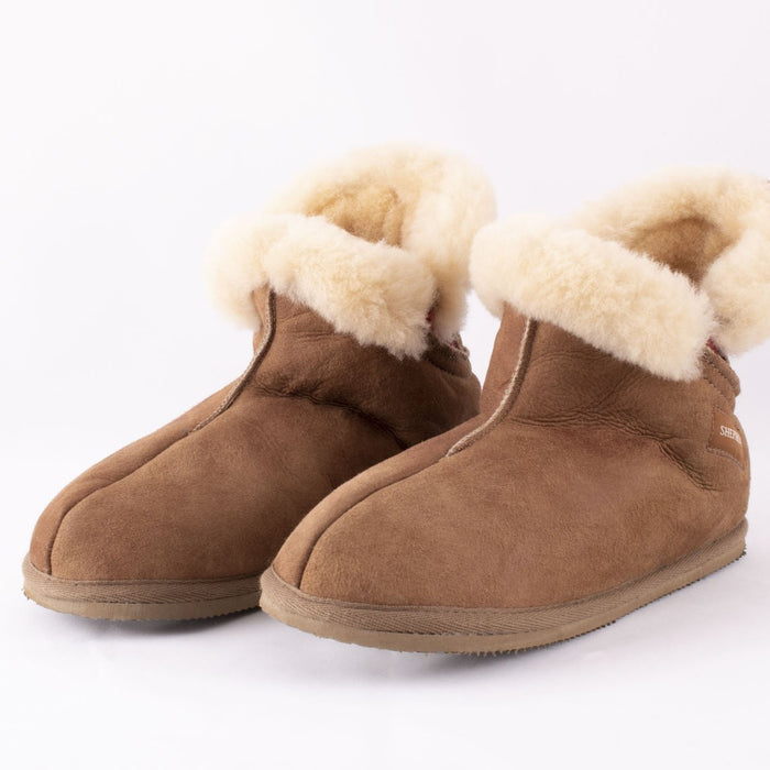 Sheepskin boot by Shepherd of Sweden, perfect for cold weather for men with cold feet